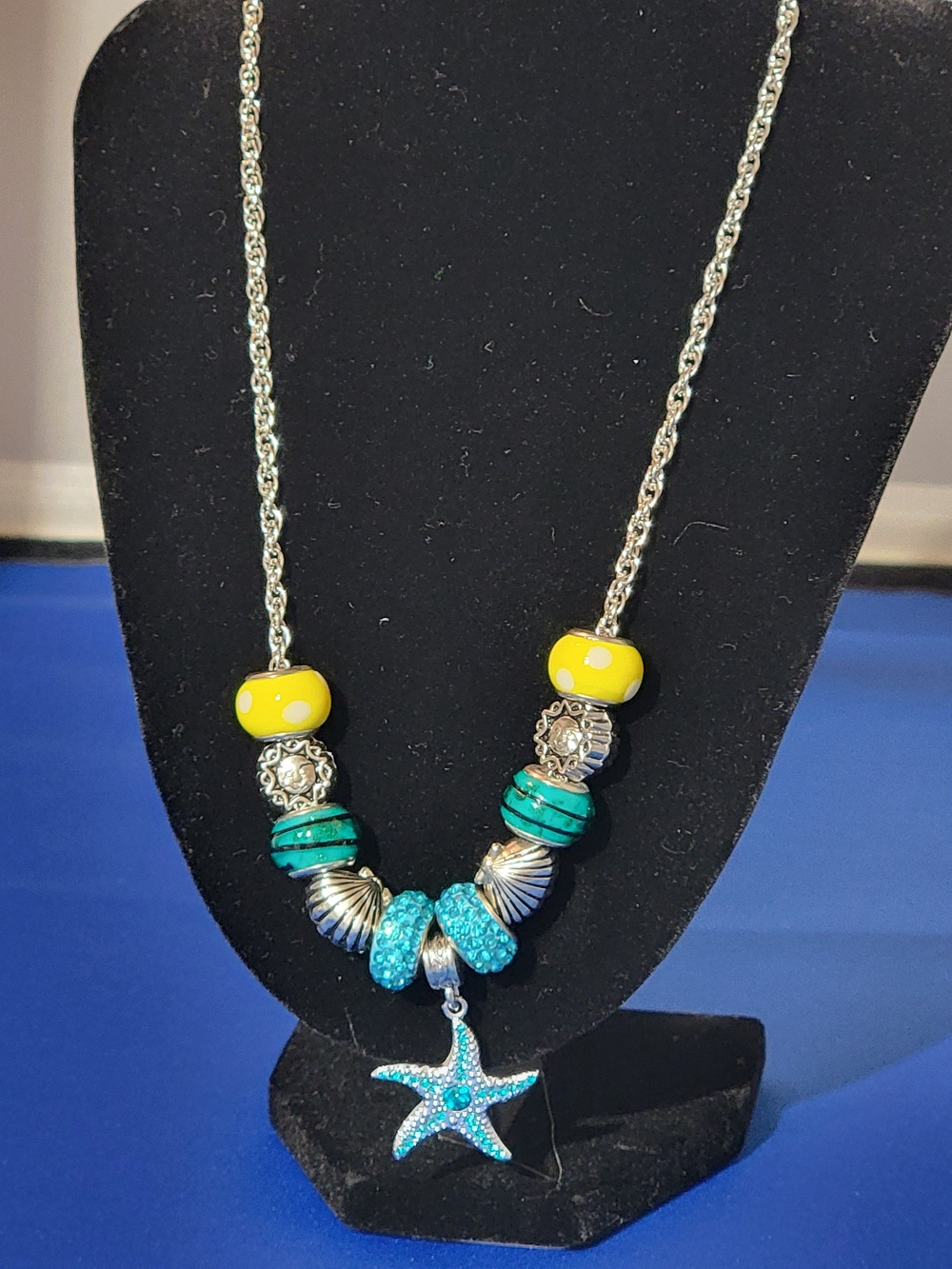 Source Unknown Yellow & Turquoise Beaded Starfish Pendant Necklace
